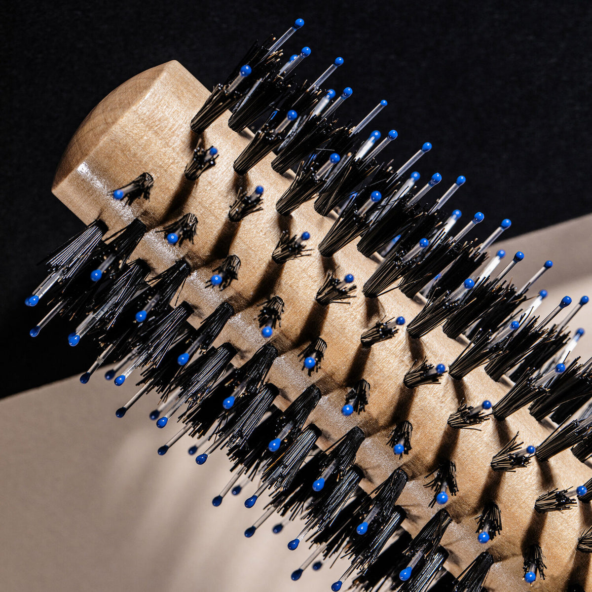 The Blow-Dry Brush N°1