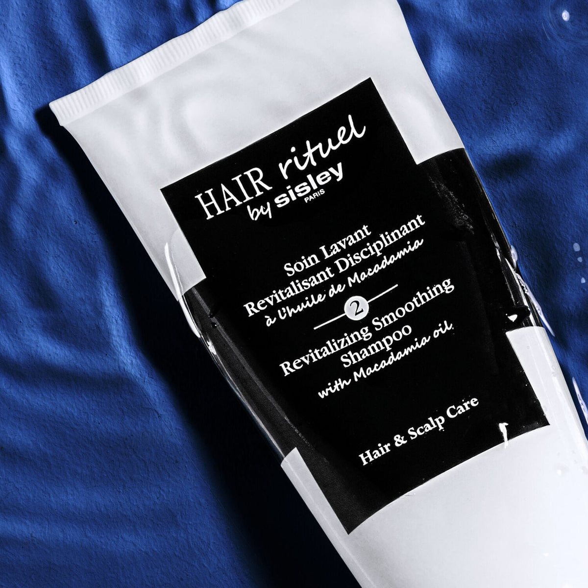 Revitalizing Smoothing Shampoo with Macadamia Oil