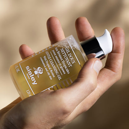 Gentle Cleansing Gel With Tropical Resins