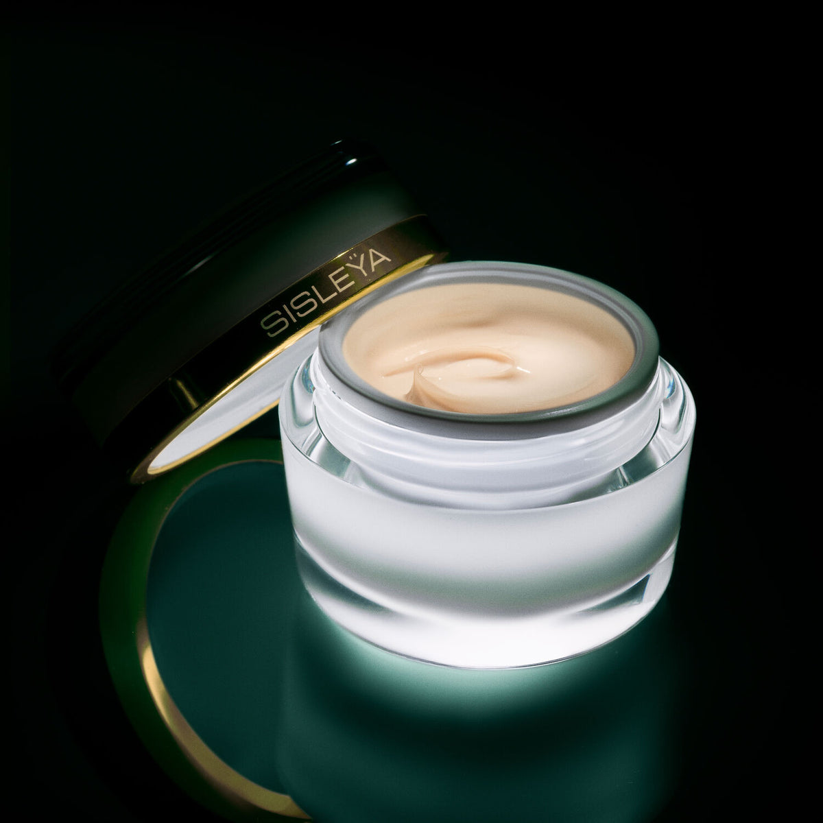 Sisleÿa L'Integral Anti Aging Fresh Gel Cream Routine