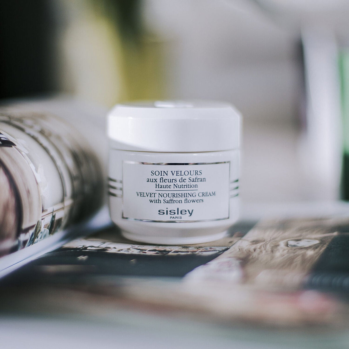 Velvet Nourishing Cream with Saffron flowers