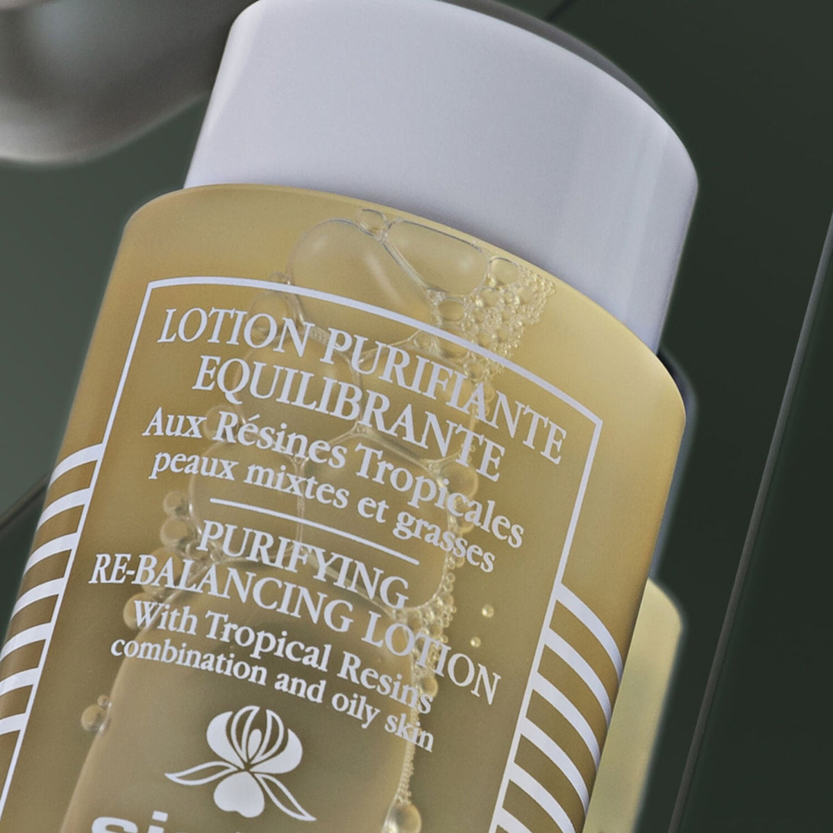 Purifying Re-Balancing Lotion With Tropical Resins